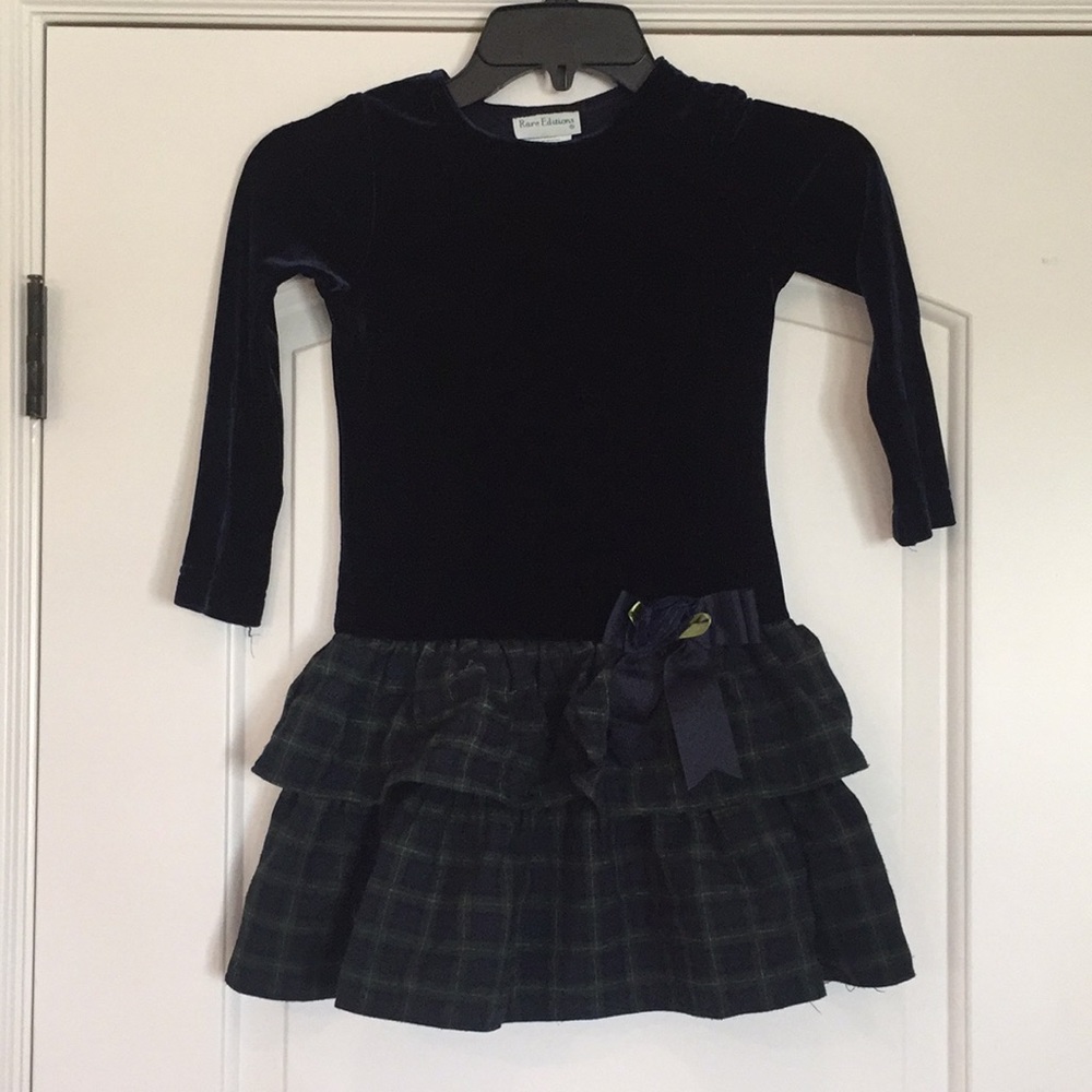 Girl’s velvet dress